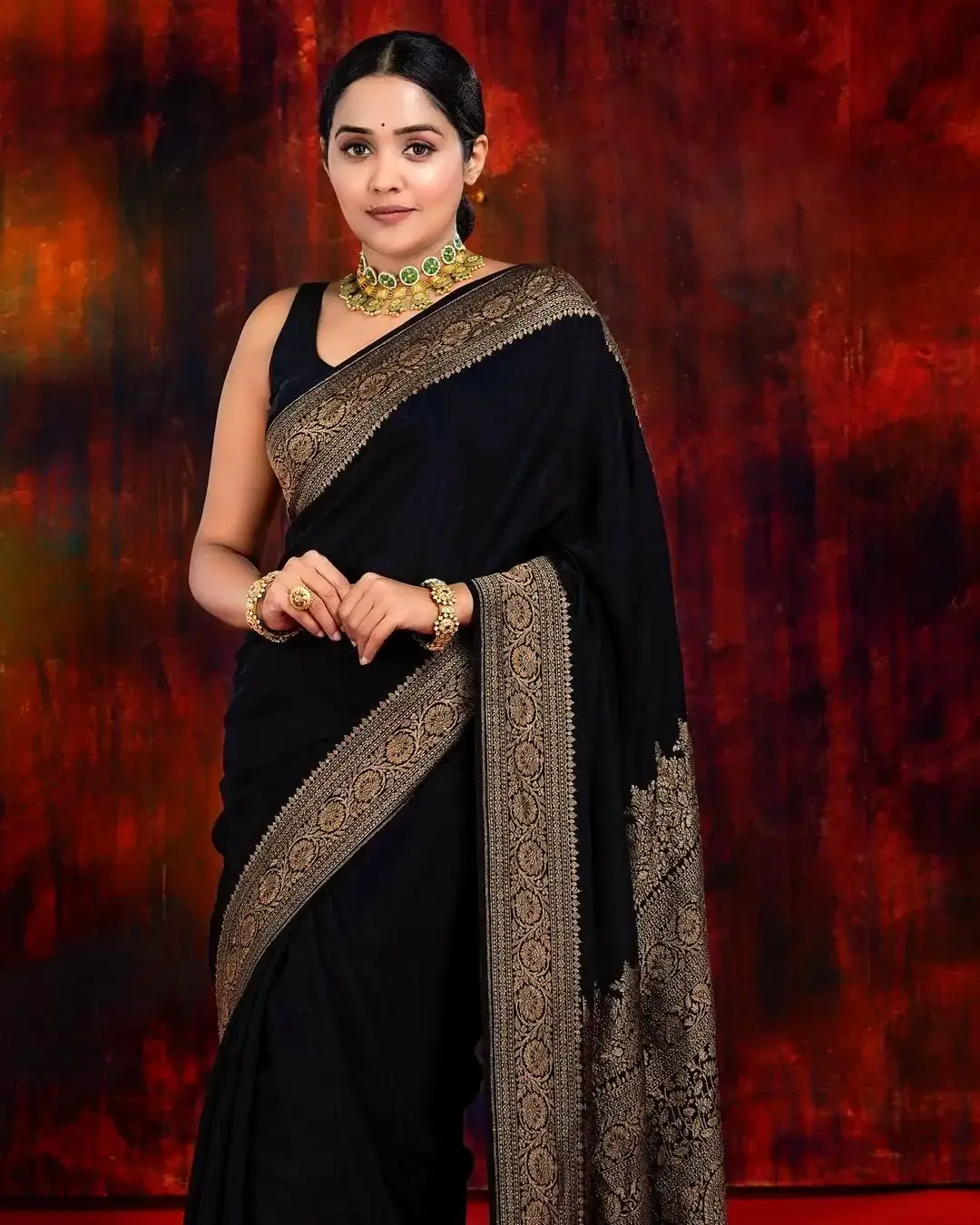 Beautiful Indian Actress Ananya in Black Saree